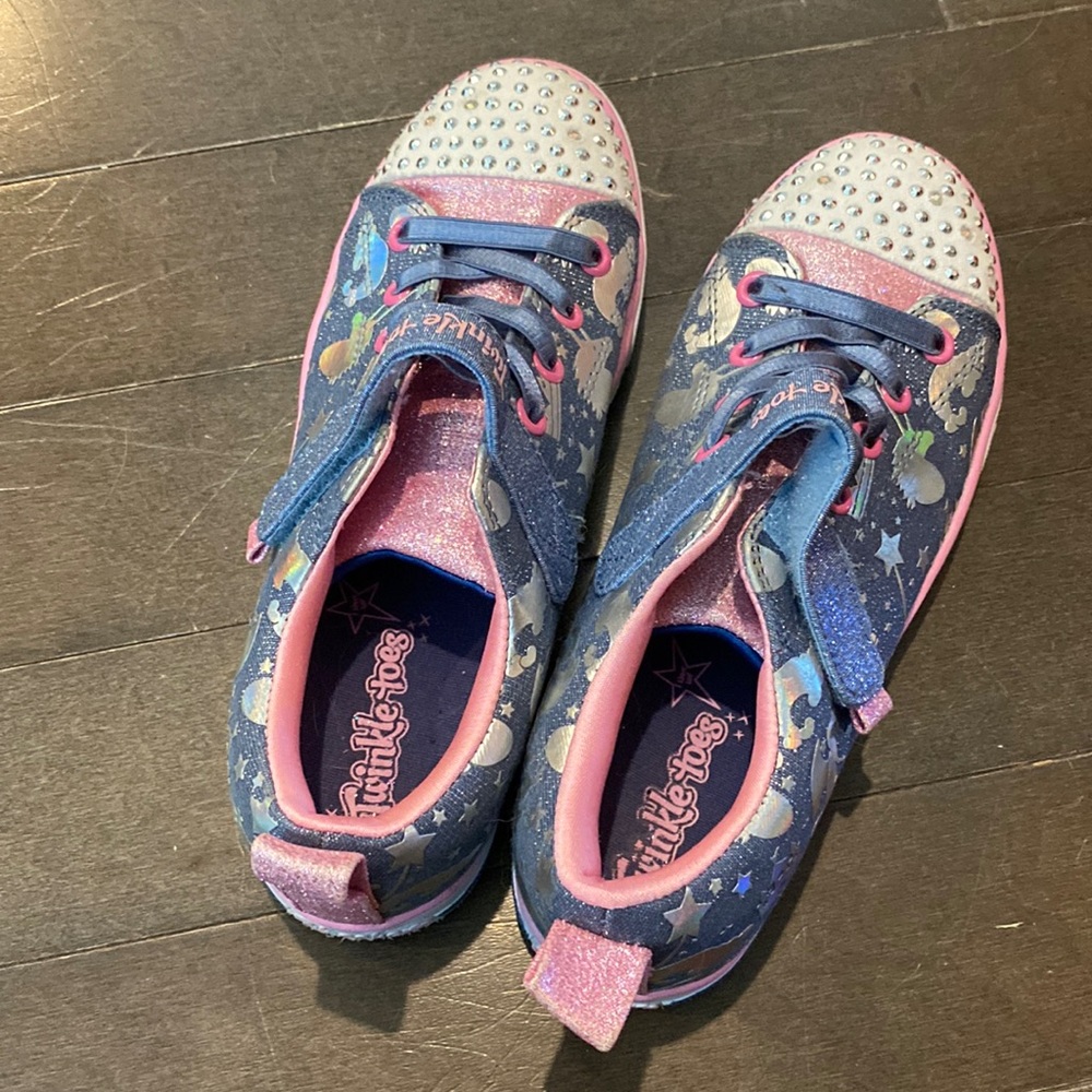 Girl’s light up sneakers